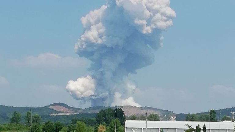 سلسلة انفجارات ضخمة في مصنع ألعاب بتركيا