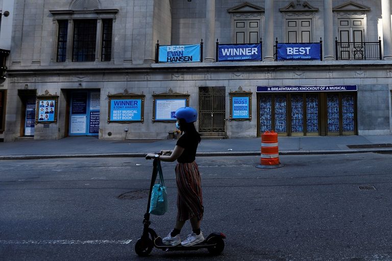 مترو الأنفاق بعد إعادة الفتح في مدينة نيويورك