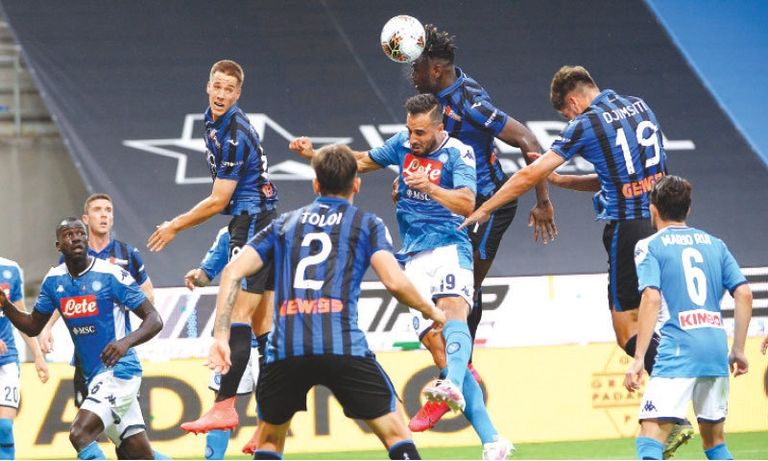 كريستيانو رونالدو يحتفل بهدفه أمام جنوى