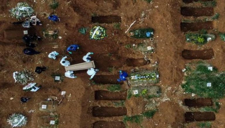 صفوف من قطع الأراضي المفتوحة في مقبرة فورموزا - أ.ف.ب