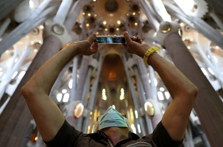 كنيسة العائلة المقدسة ببرشلونة تفتح أبوابها للعاملين الأساسيين في مواجهة كورونا