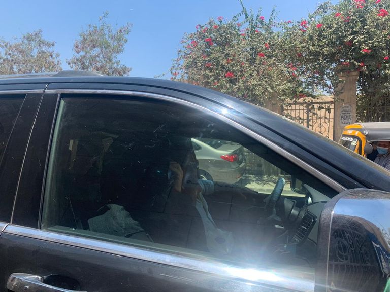 مشيعون في جنازة الفنانة المصرية الراحلة، رجاء الجداوي، من مقابر البساتين وسط العاصمة المصرية القاهرة