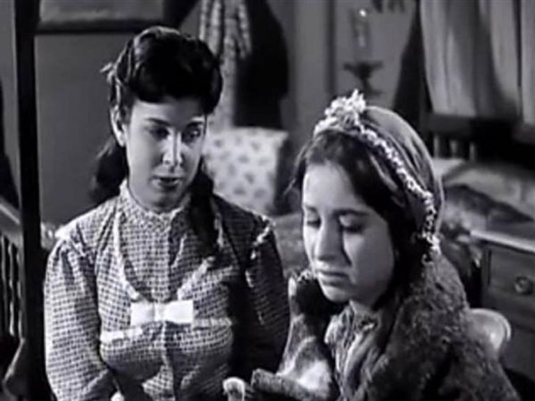 مشهد من فيلم دعاء الكروان، جمع الفنانة المصرية الراحلة رجاء الجداوي، وسيدة الشاشة العربية الفنانة الراحلة فاتن حمامة الفنانة رجاء الجداوي