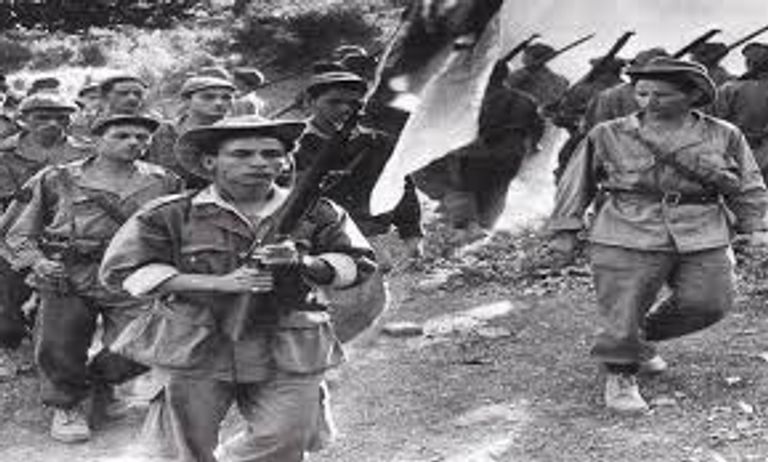 مجاهدون جزائريون خلال الثورة التحريرية ضد الاستعمار الفرنسي