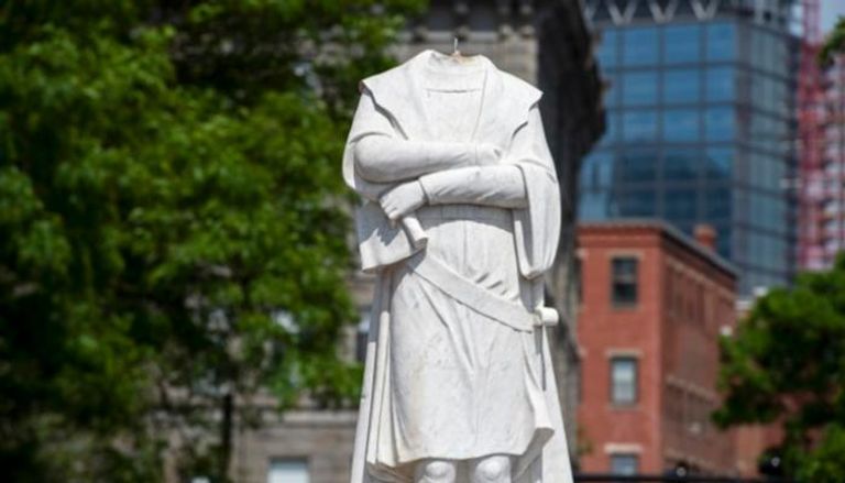 أحد تماثيل كريستوفر كولومبوس المحطمة في مدن أمريكا - الفرنسية