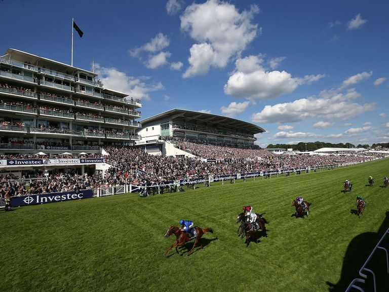 سباق الخيول بمهرجان ديربي بمضمار "إيبسوم داونز"