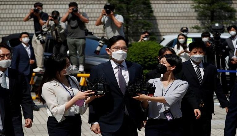 وريث سامسونج لي جيه يونج خلال زيارة مجموعة سامسونج