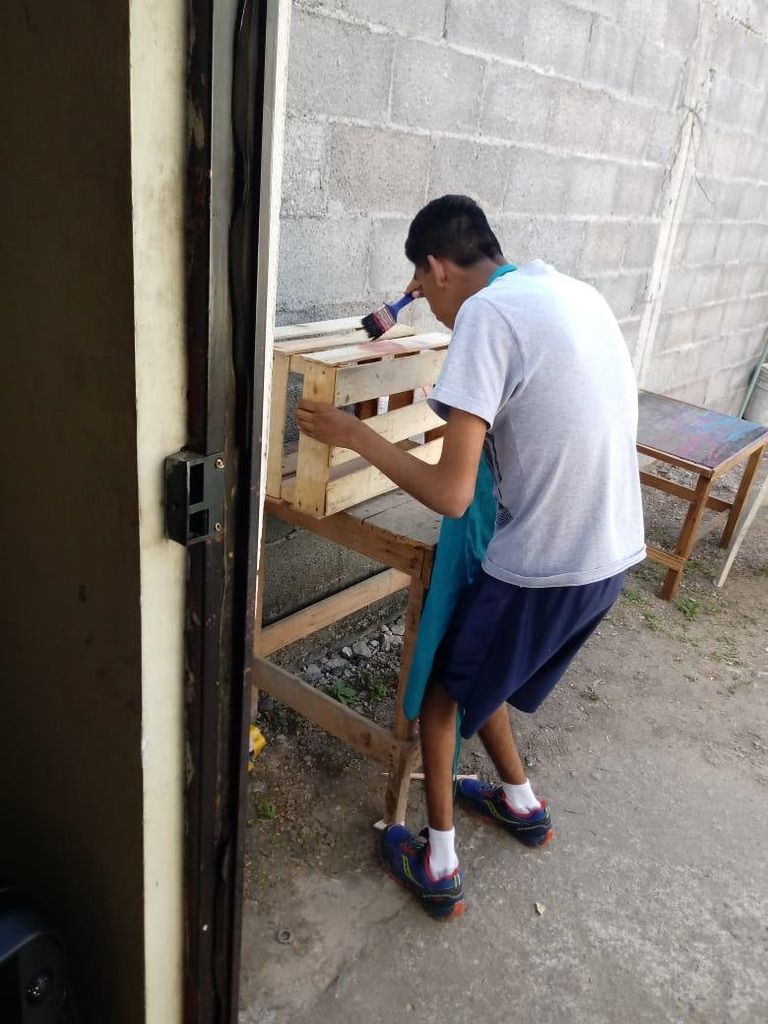 الشاب المكسيكي ميشيل هيرنانديز 