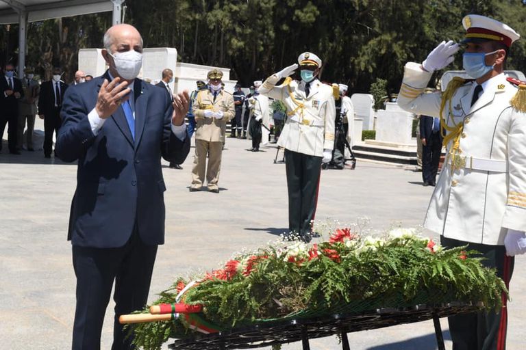 الرئيس الجزائري يقرأ فاتحة الكتاب على أرواح الشهداء الـ24