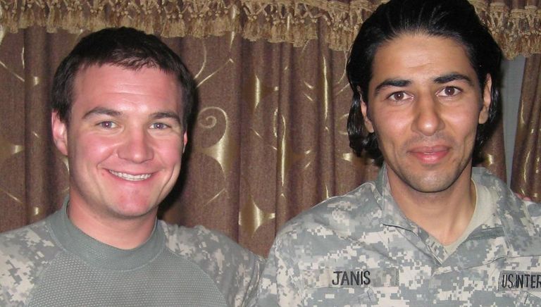 جانيس شينواري أثناء التكريم