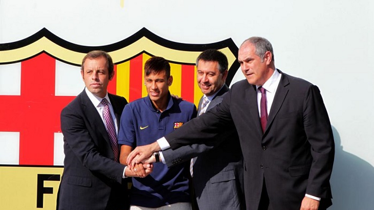 نيمار خلال تقديمه لاعبا في برشلونة