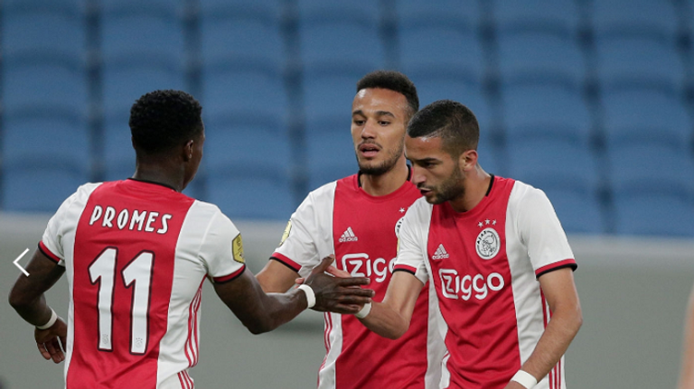 حكيم زياش رفقة نصير مزراوي وكوينسي بروميس حكيم زياش