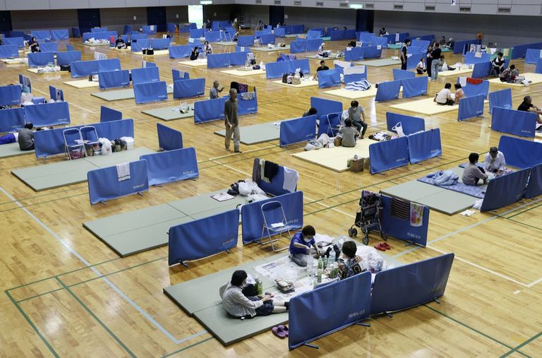 جانب من عمليات الإنقاذ من فيضانات