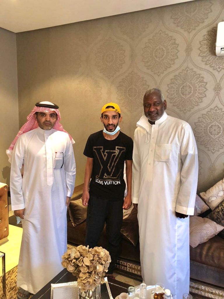 ماجد عبدالله نجم النصر السعودي السابق يزور الزيلعي عبدالرزاق حمدالله نجم النصر السعودي