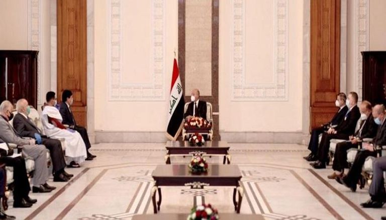الرئيس العراقي خلال الاجتماع مع السفراء العرب 