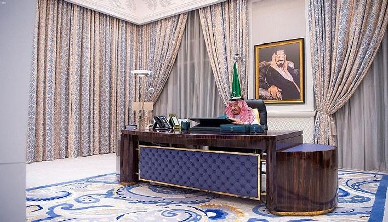 العاهل السعودي خلال اجتماع مجلس الوزراء