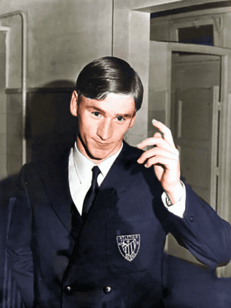 لاعب كرة القدم الإسباني السابق خافيير كليمنت ليونيل ميسي وخافيير كليمنت