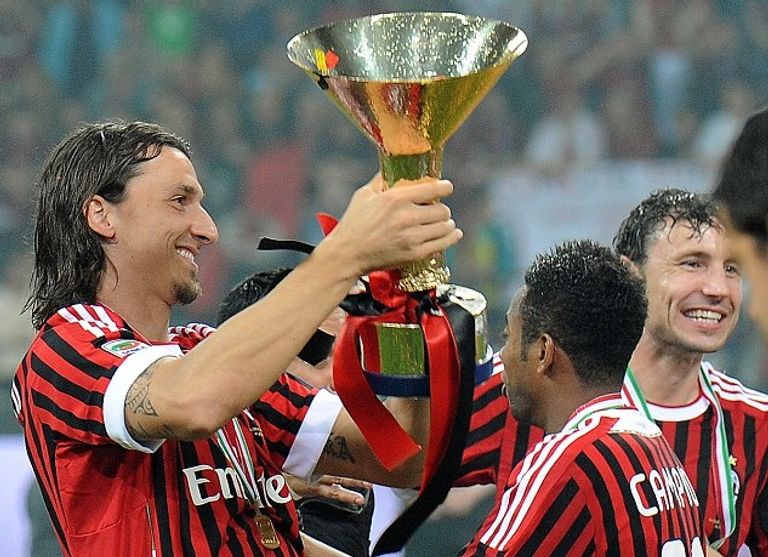 زلاتان إبراهيموفيتش مهاجم ميلان