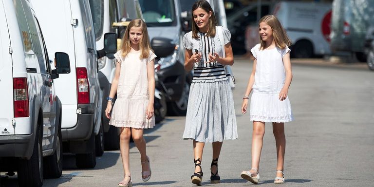 حذاء موديل الإسبادريل، موضة صيف 2020 أحذية الإسبادريل المفضلة لسيدات العائلات الملكية