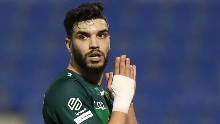 وليد أزارو مهاجم الأهلي المصري المعار إلى الاتفاق السعودي عمر عبدالرحمن عموري لاعب الجزيرة الإماراتي