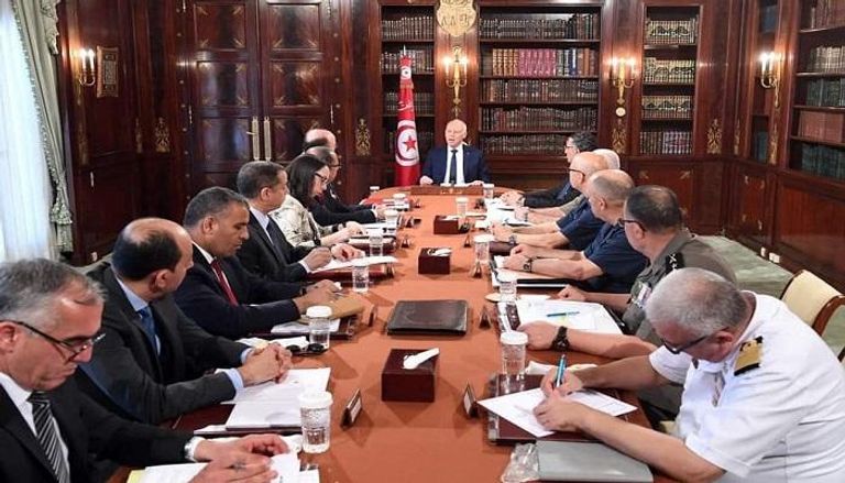 رئيس تونس خلال اجتماع المجلس الأعلى للجيوش 