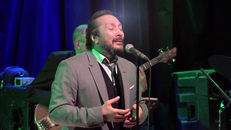 الفنان المصري محمد منير