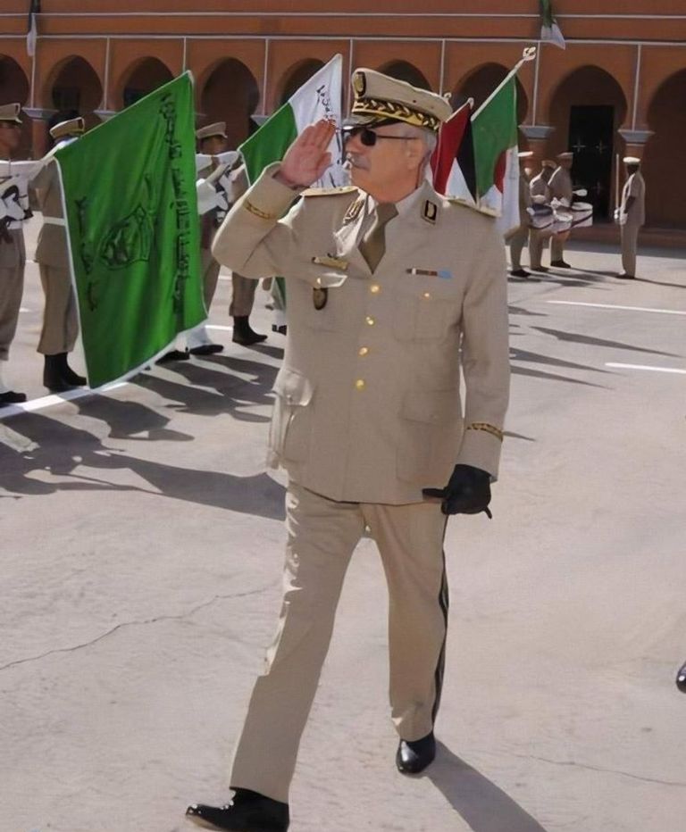 اللواء عمر تلمساني القائد الجديد للناحية العسكرية الرابعة بالجزائر الرئيس الجزائري بمقر وزارة الدفاع - أرشيفية