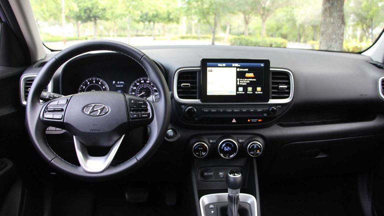 صالون سيارة هيونداي فينيو الجديدة من الداخل Hyundai Venue 2020 طراز هيونداي Venue SEL 2020