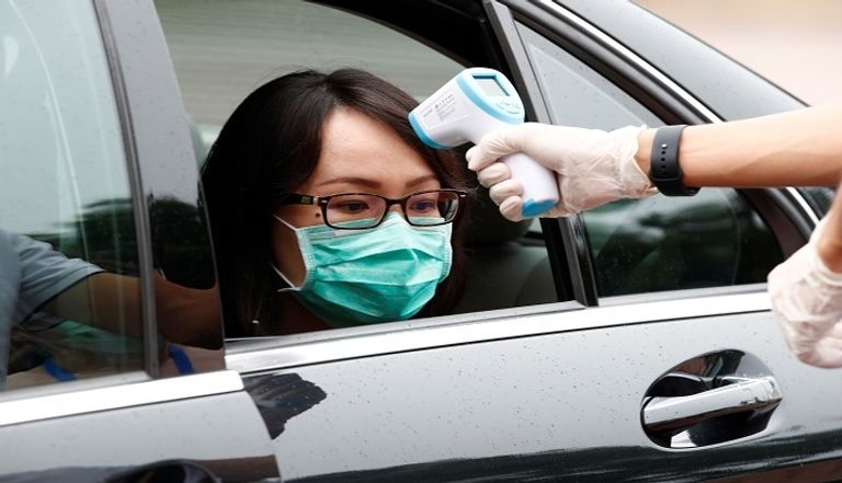 سيدة تخضع لاختبار كورونا في فرنسا