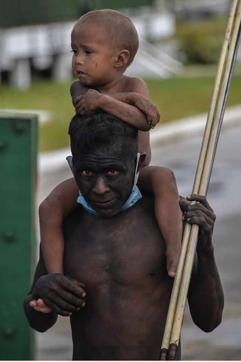 الفيروس يطرح إشكالية قاسية على السكان الأصليين