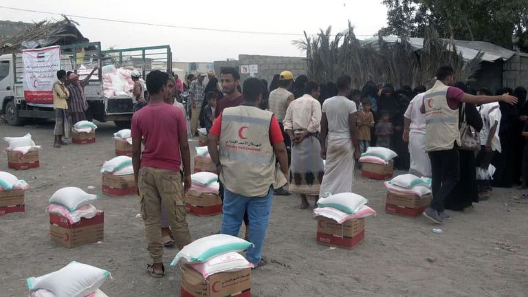 قافلة إغاثة إماراتية جديدة لأهالي الساحل الغربي في اليمن