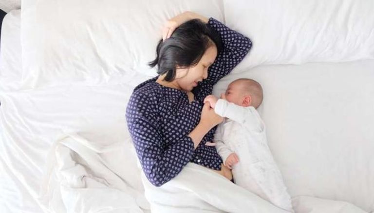 الرضاعة الطبيعية تسهم في نقل البكتيريا النافعة إلى أمعاء الطفل