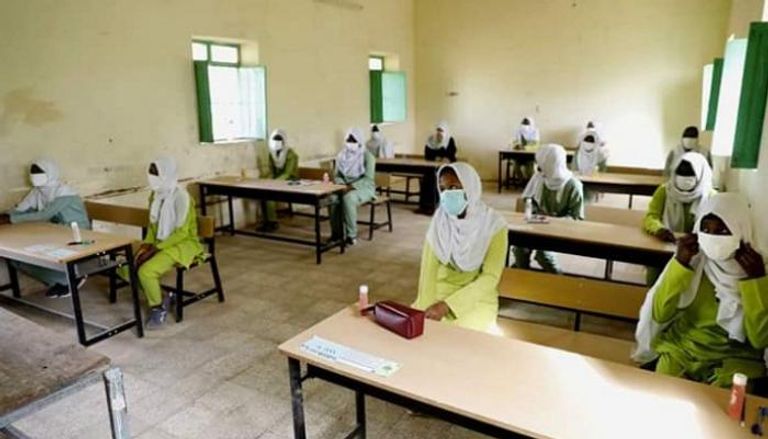 امتحانات الإعدادية تعيد الحياة لمدارس السودان