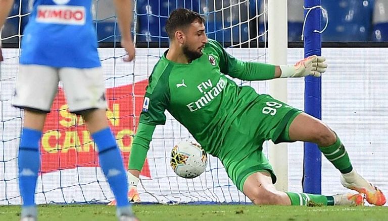 دوناروما خلال مواجهة نابولي ضد ميلان ستيفانو بيولي مدرب ميلان وجاتوزو مدرب نابولي