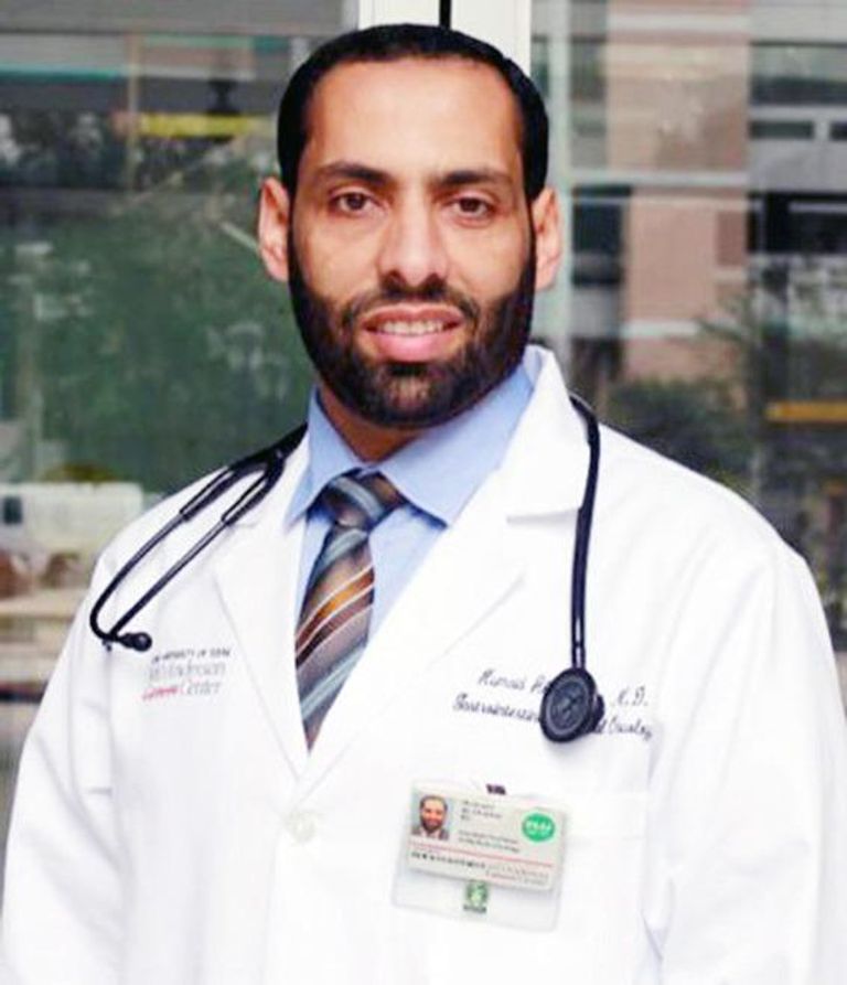 الدكتور حميد الشامسي استشاري أمراض الأورام والسرطان، الأستاذ المشارك بجامعة الشارقة ورئيس جمعية الإمارات للأورام صورة من البحث العلمي