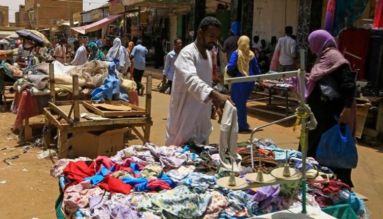 سوق في العاصمة السودانية- أ ف ب
