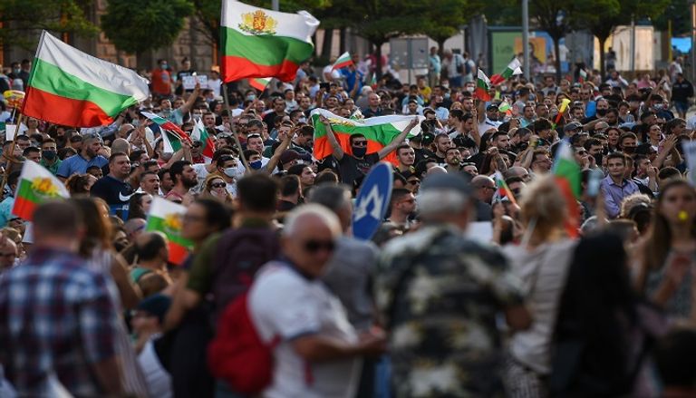 آلاف البلغاريين بالشوارع احتجاجا على الفساد وللمطالبة باستقالة الحكومة  آلاف البلغاريين بالشوارع احتجاجا على الفساد