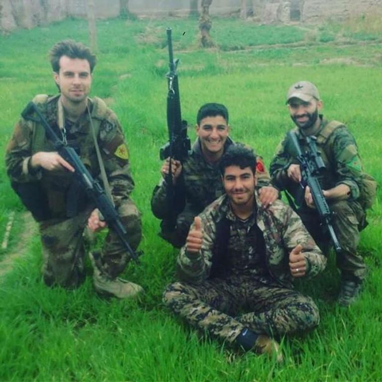 بورك جندي سابق في فرقة المظلات البريطانية