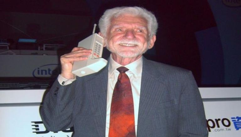 مارتن كوبر مخترع أول هاتف محمول في العالم 