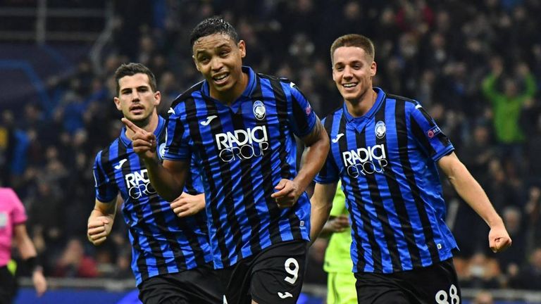 لويس مورييل هداف أتالانتا يحتفل بأحد أهدافه لويس مورييل مهاجم أتالانتا