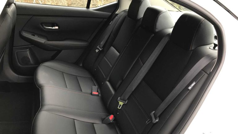 نيسان "سنترا SR" نيسان