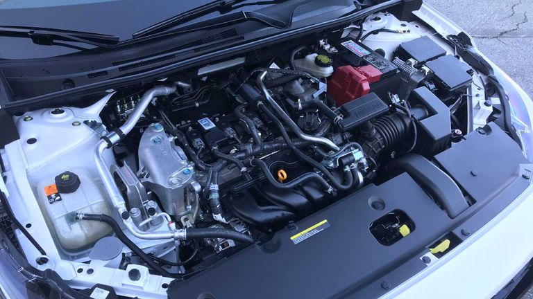 نيسان "سنترا SR" نيسان