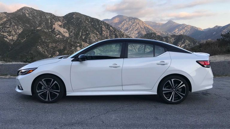 نيسان "سنترا SR" نيسان