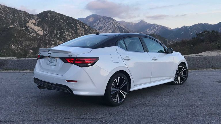 نيسان "سنترا SR" نيسان