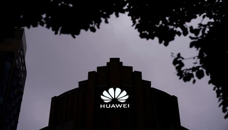 المتجر الرئيسي الجديد لشركة هواوي في شنغهاي - رويترز