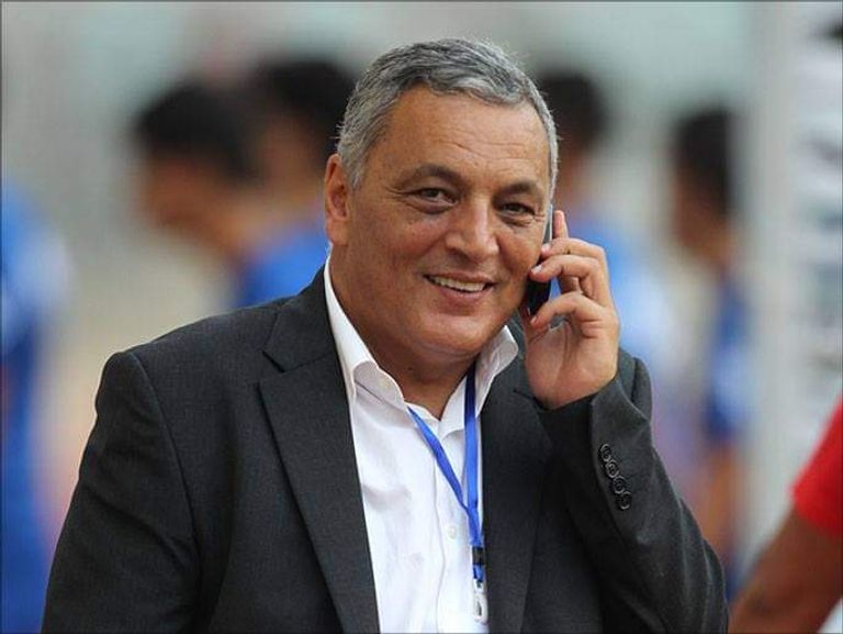 هشام بن عمران عضو الاتحاد التونسي لكرة القدم مقر الاتحاد الأفريقي لكرة القدم