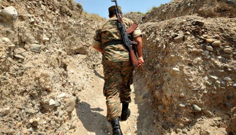 جندي أرميني على الحدود الأذرية