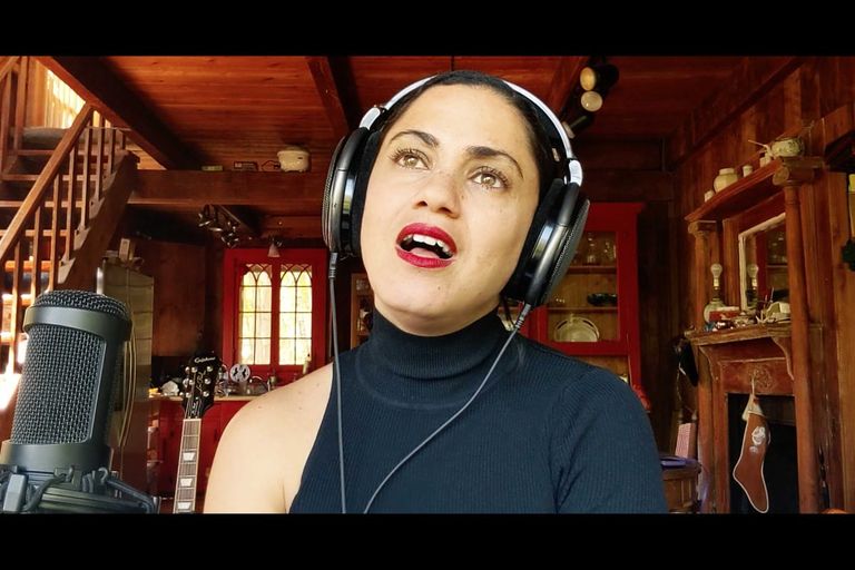 الفنانة التونسية آمال مثلوثي