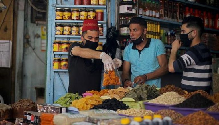 متجر لبيع المنتجات الغذائية المجففة في غزة - رويترز