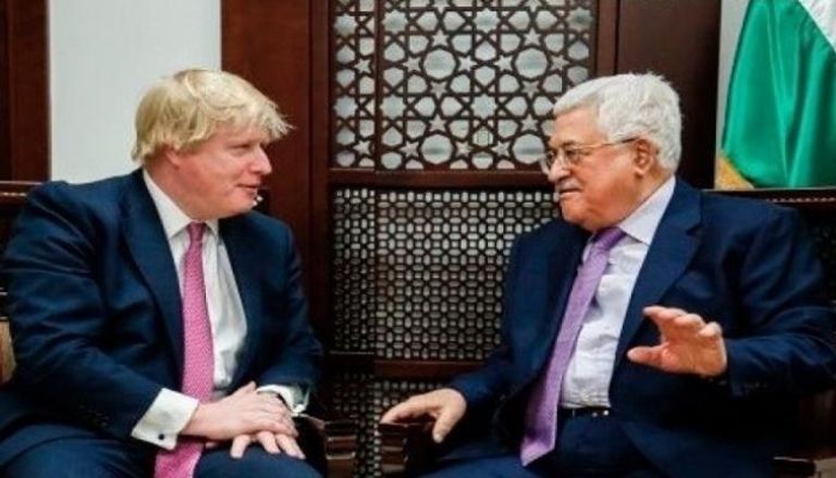 الرئيس الفلسطيني ورئيس وزراء بريطانيا خلال لقاء سابق